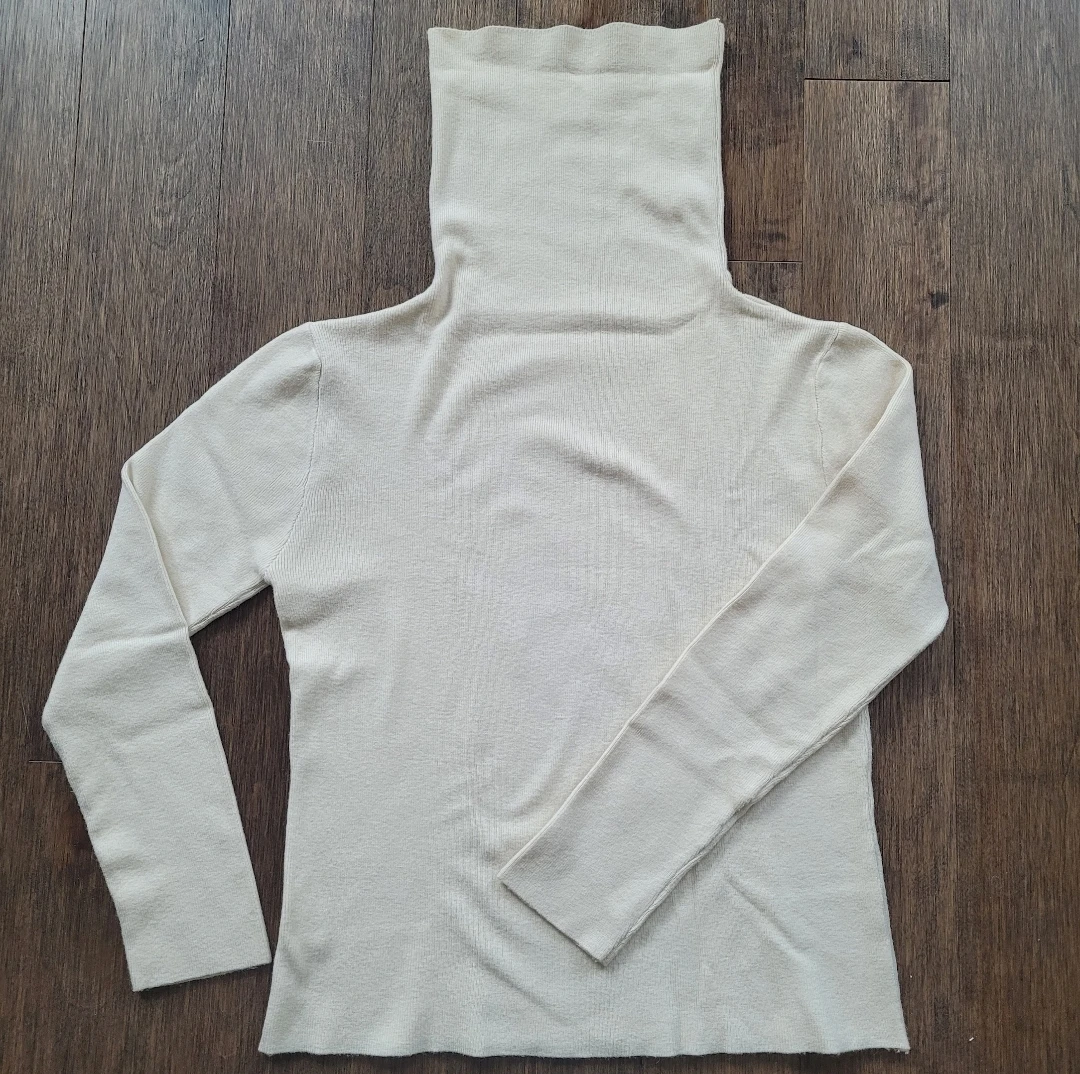 Monologue Cream Turtleneck