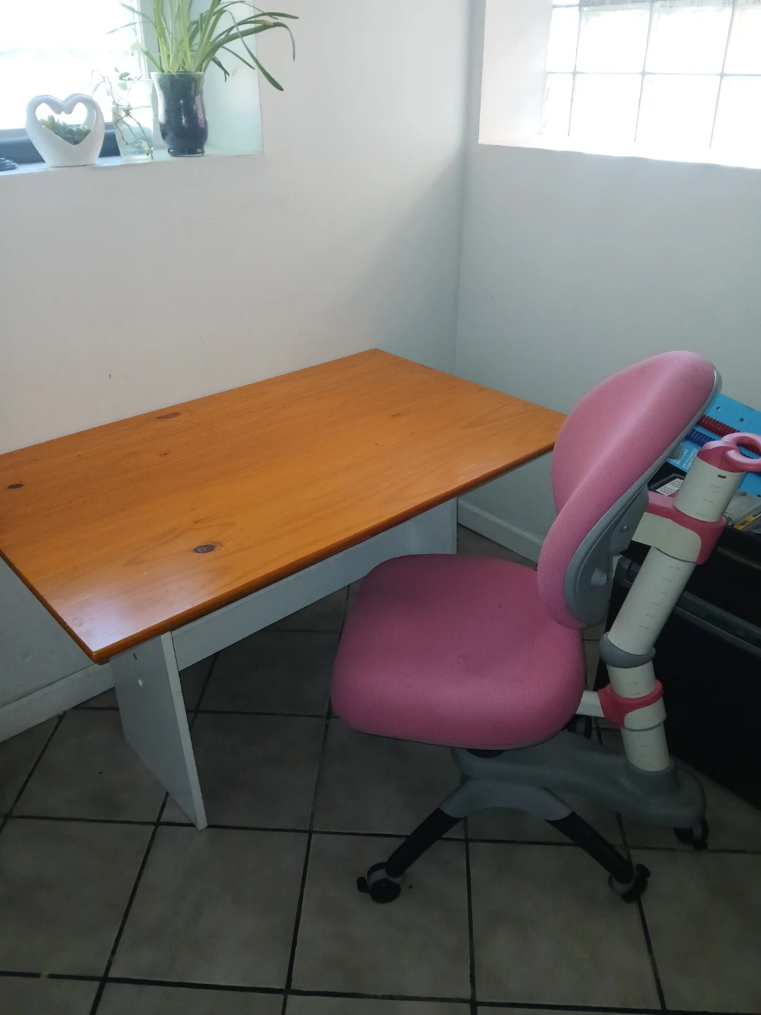 Desk and a chear - photo 2