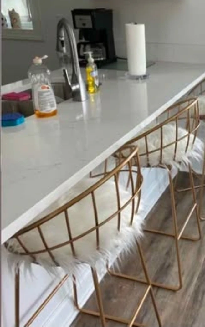 2 bar stools