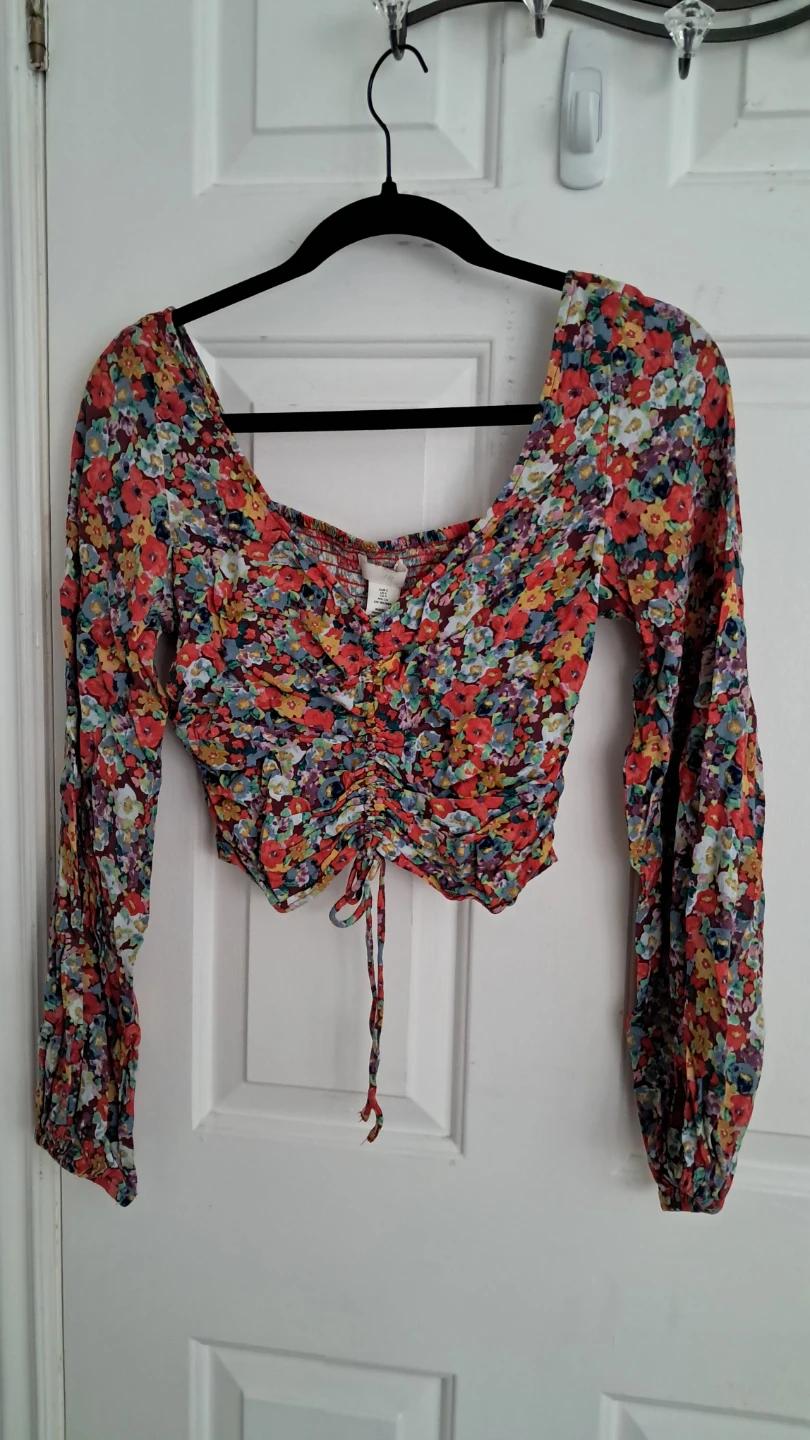 H&M Floral Ruched Long Sleeve Crop Top