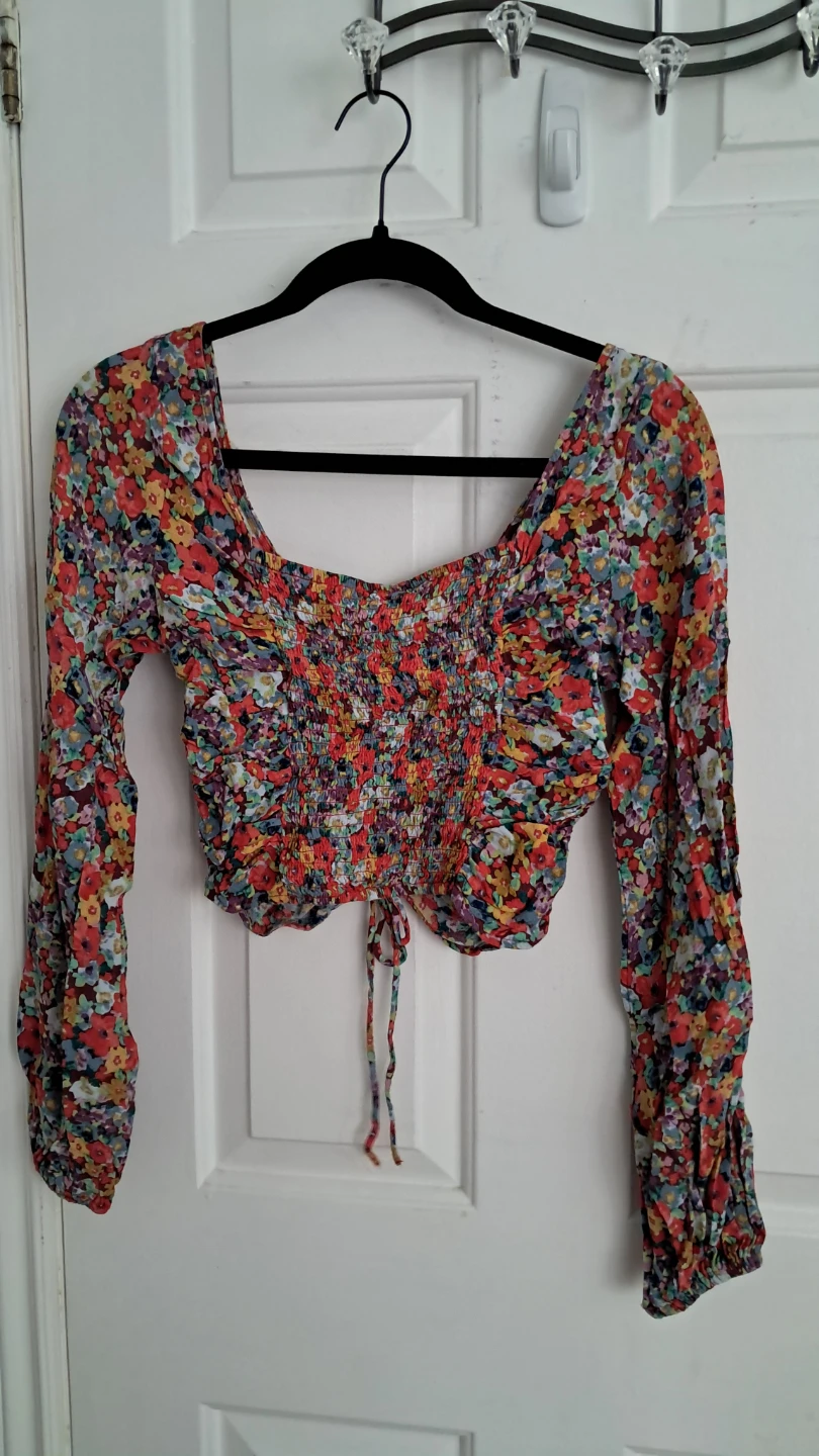 H&M Floral Ruched Long Sleeve Crop Top - photo 2