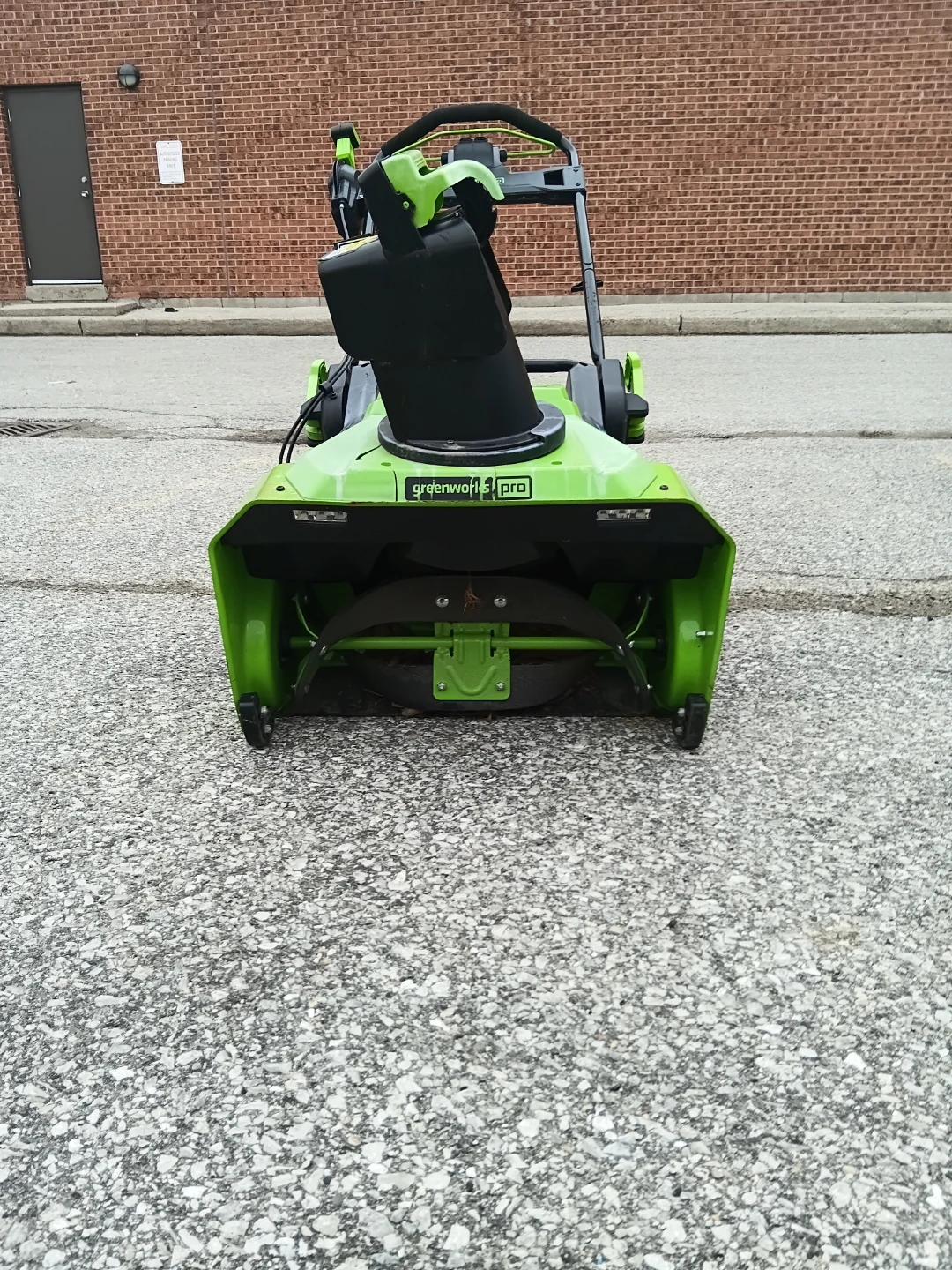 Greenworks 60V Cordless Snowblower 22-in $100 o b o - photo 2