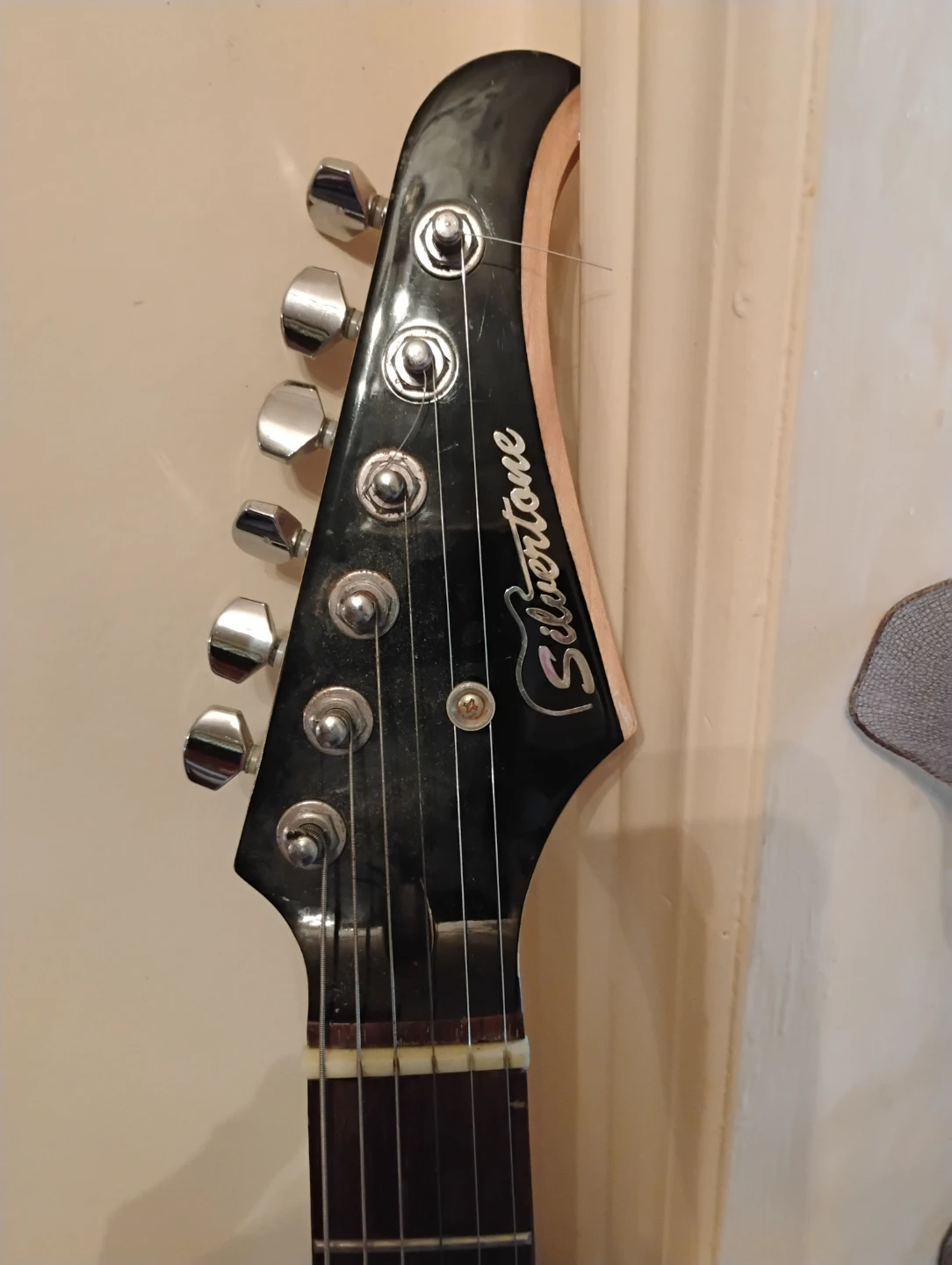 Vintage electric guitar - photo 3
