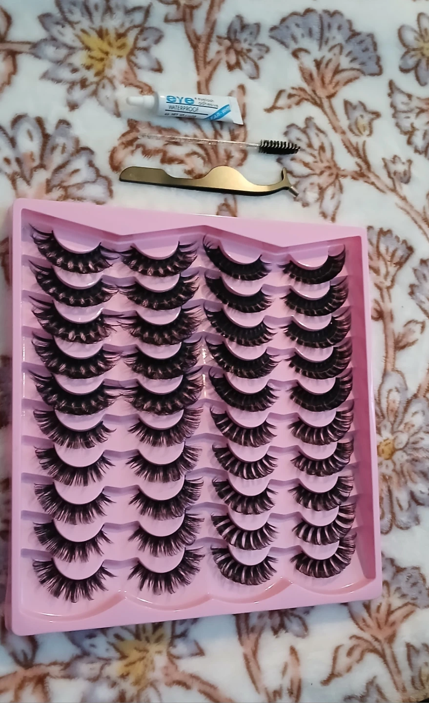 20 Pairs False Eyelashes Kit with Glue and Applicator