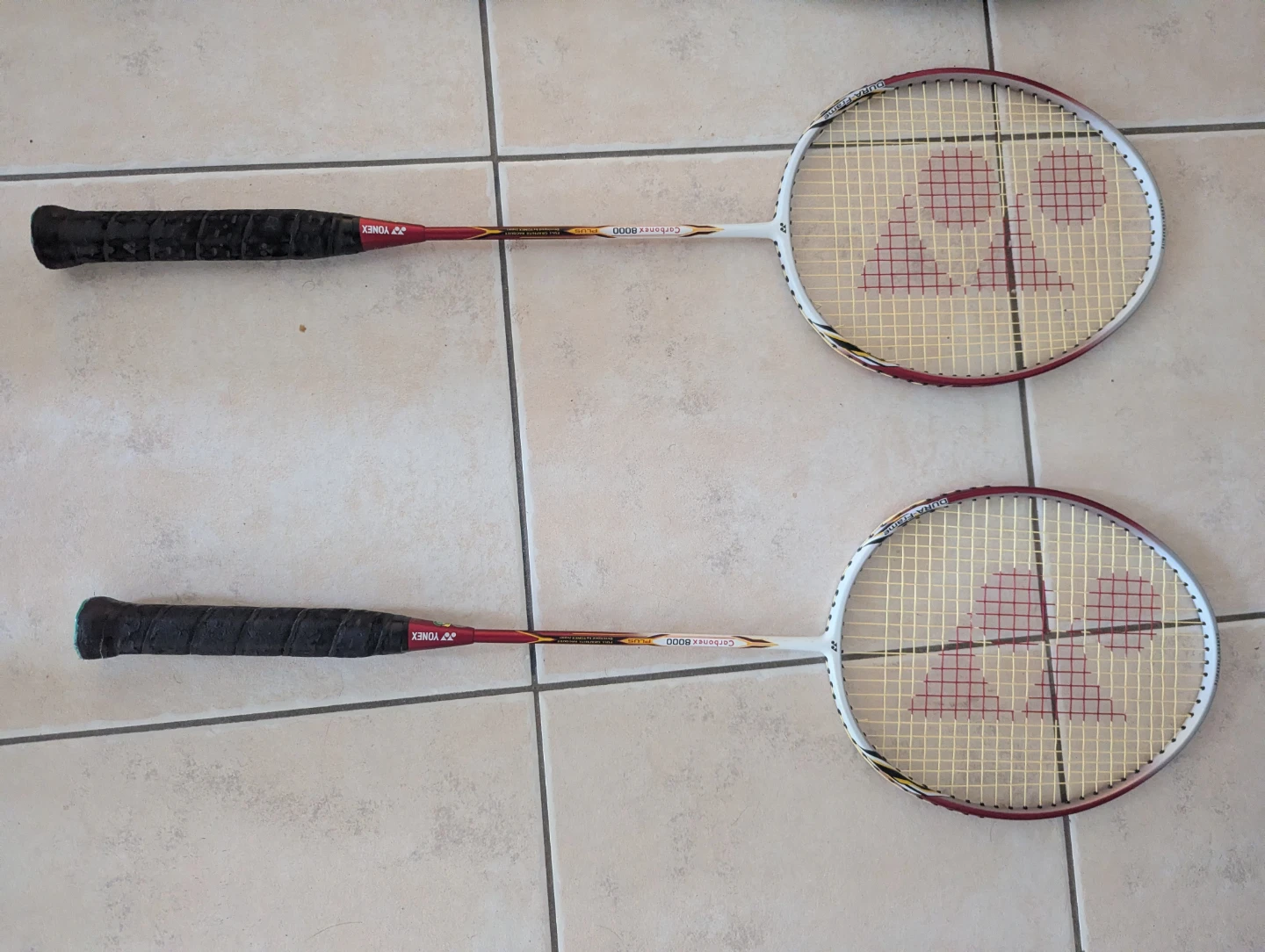 2 Yonex Carbonex 8000 Badminton Rackets with Case