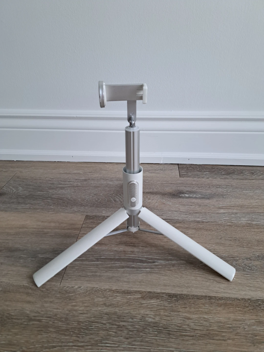 White Selfie Stick Tripod - photo 2