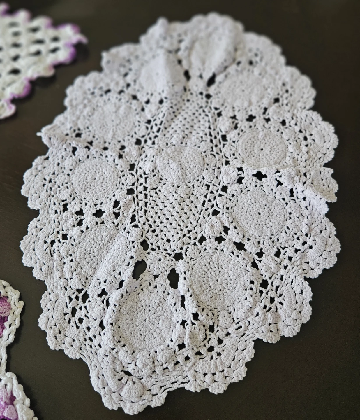 Vintage White & Purple Doilies/Table Centre Pieces - photo 4