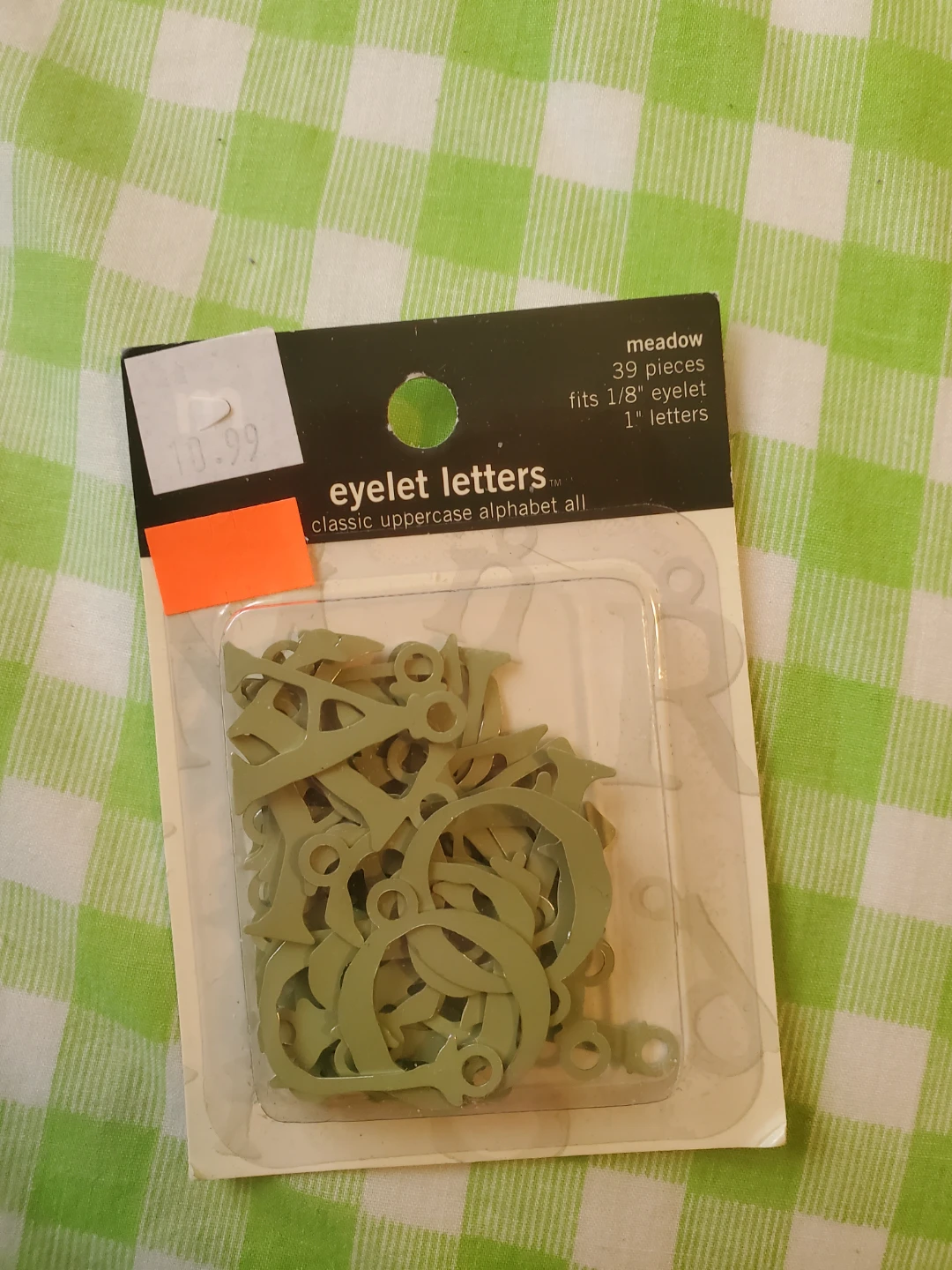 SCRAPBOOK EYELET LETTERS