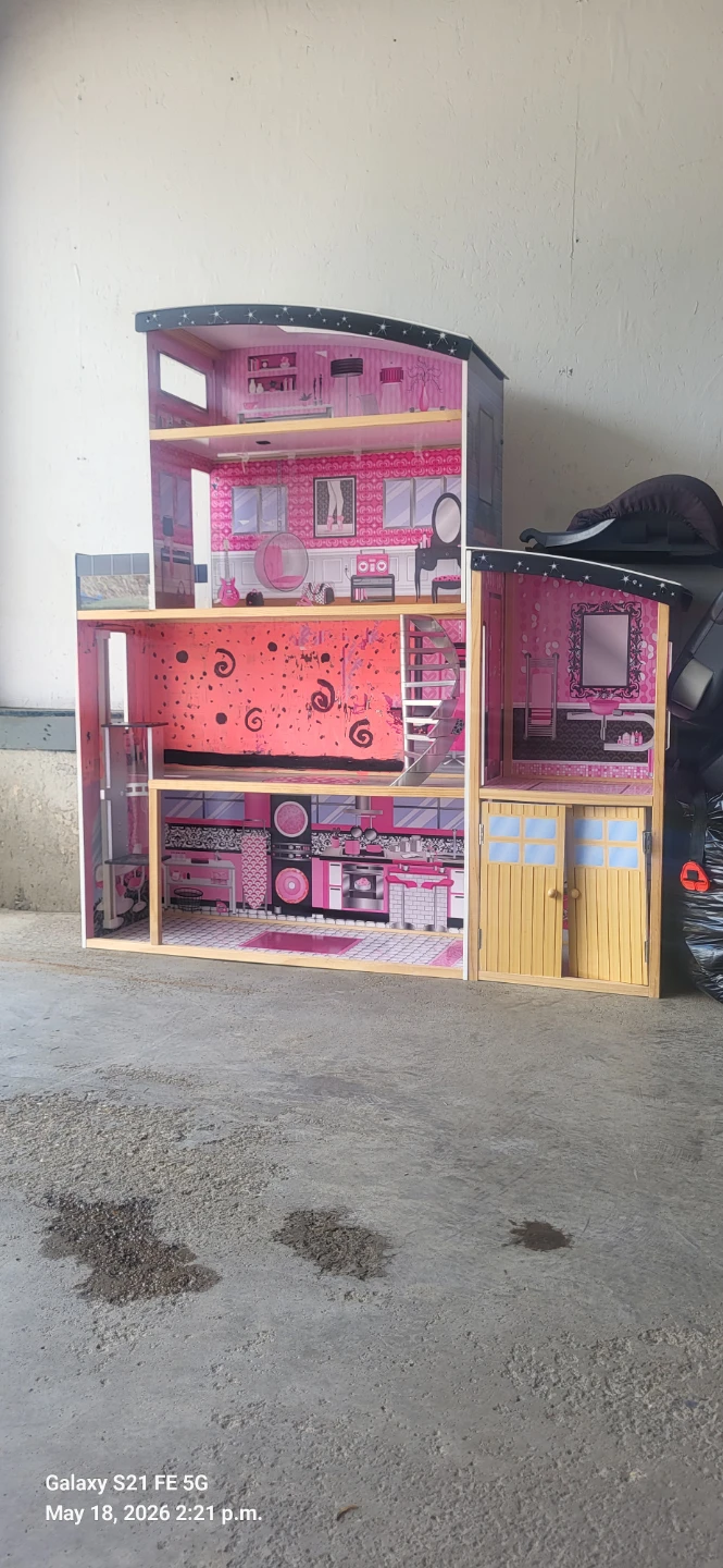 Large Wooden Dollhouse with Elevator & Garage - photo 2