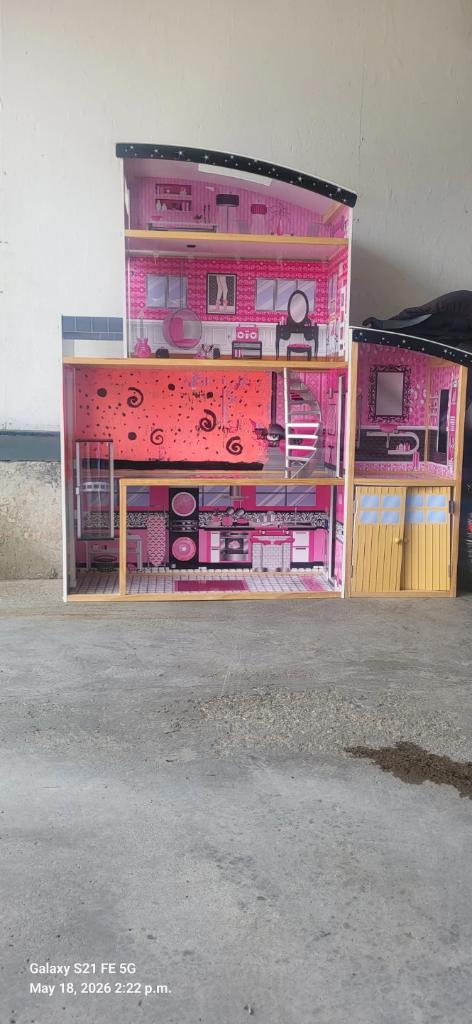 Large Wooden Dollhouse with Elevator & Garage - photo 3