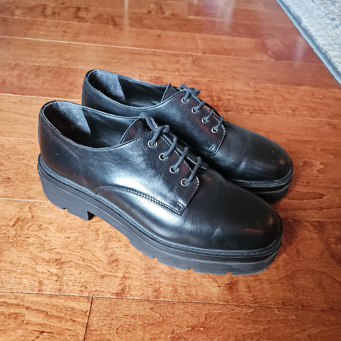l'Intervalle Lug Sole Oxfords in Black Leather