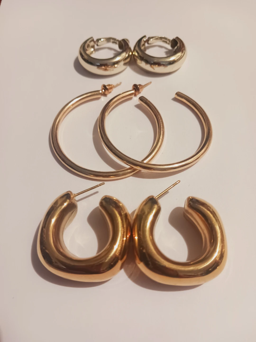 New!!!! Gold  Tone Hoops Earrings.   $3 EACH !! - photo 2