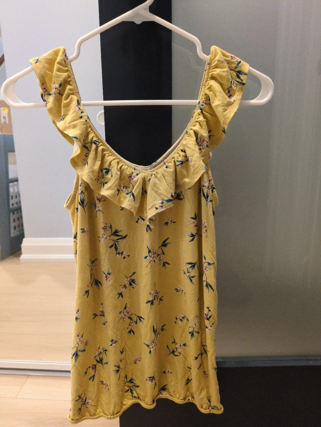 Bundle of 3 Women's Tops - photo 5