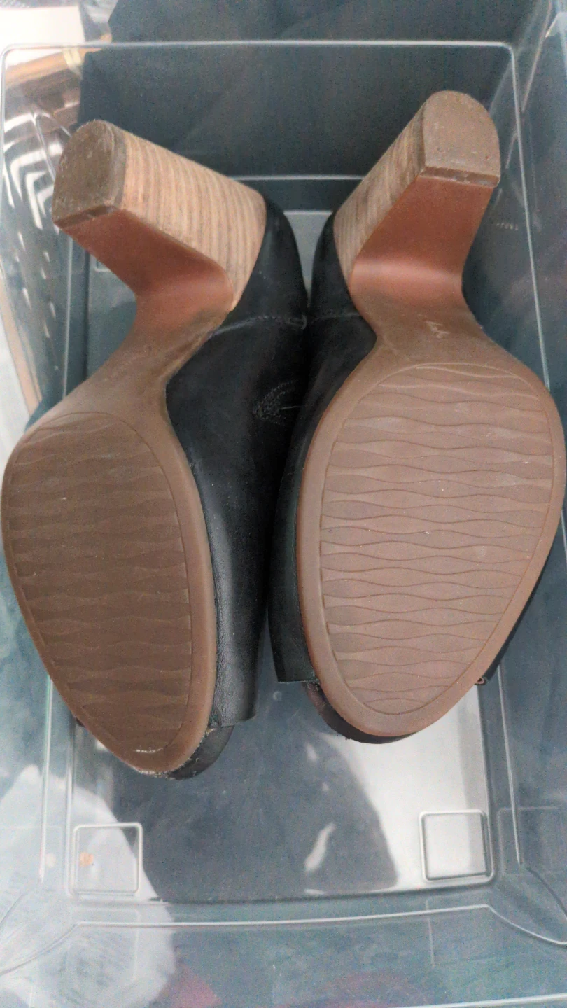 Clarks Black Leather Open Toe Block Heel Mules - photo 2