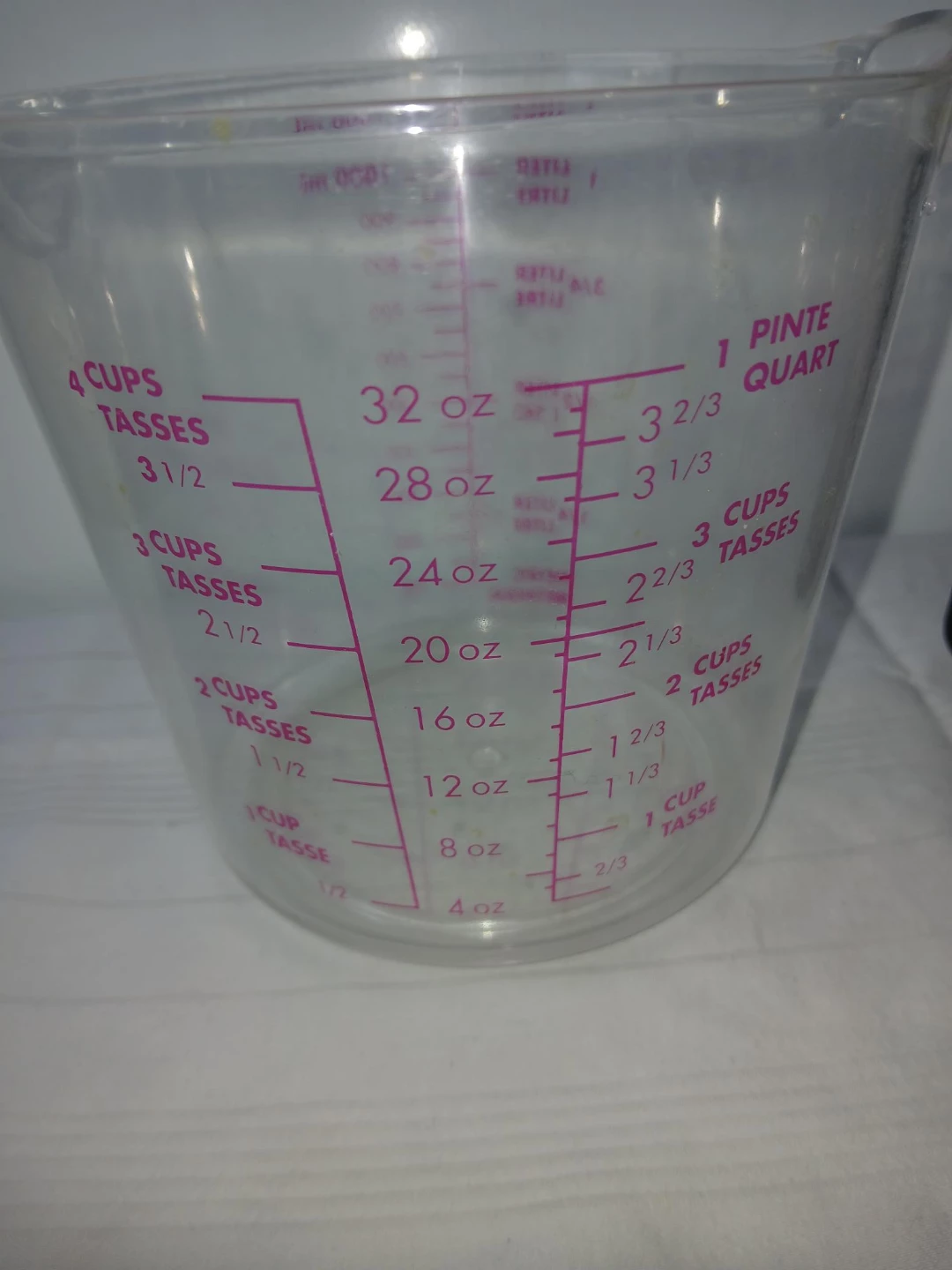 Clear Plastic Measuring Cup 1 Liter. Pick up only. - photo 2