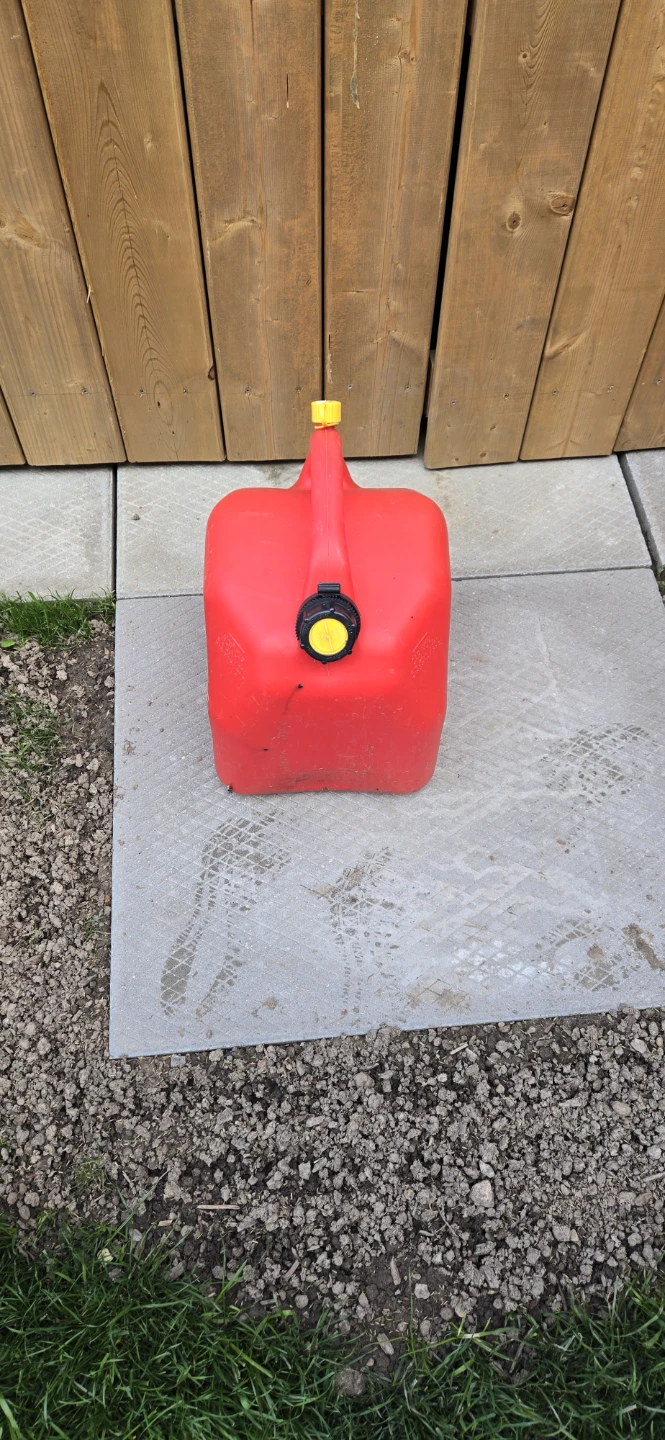 Red 5.3 Gallon Gas Can