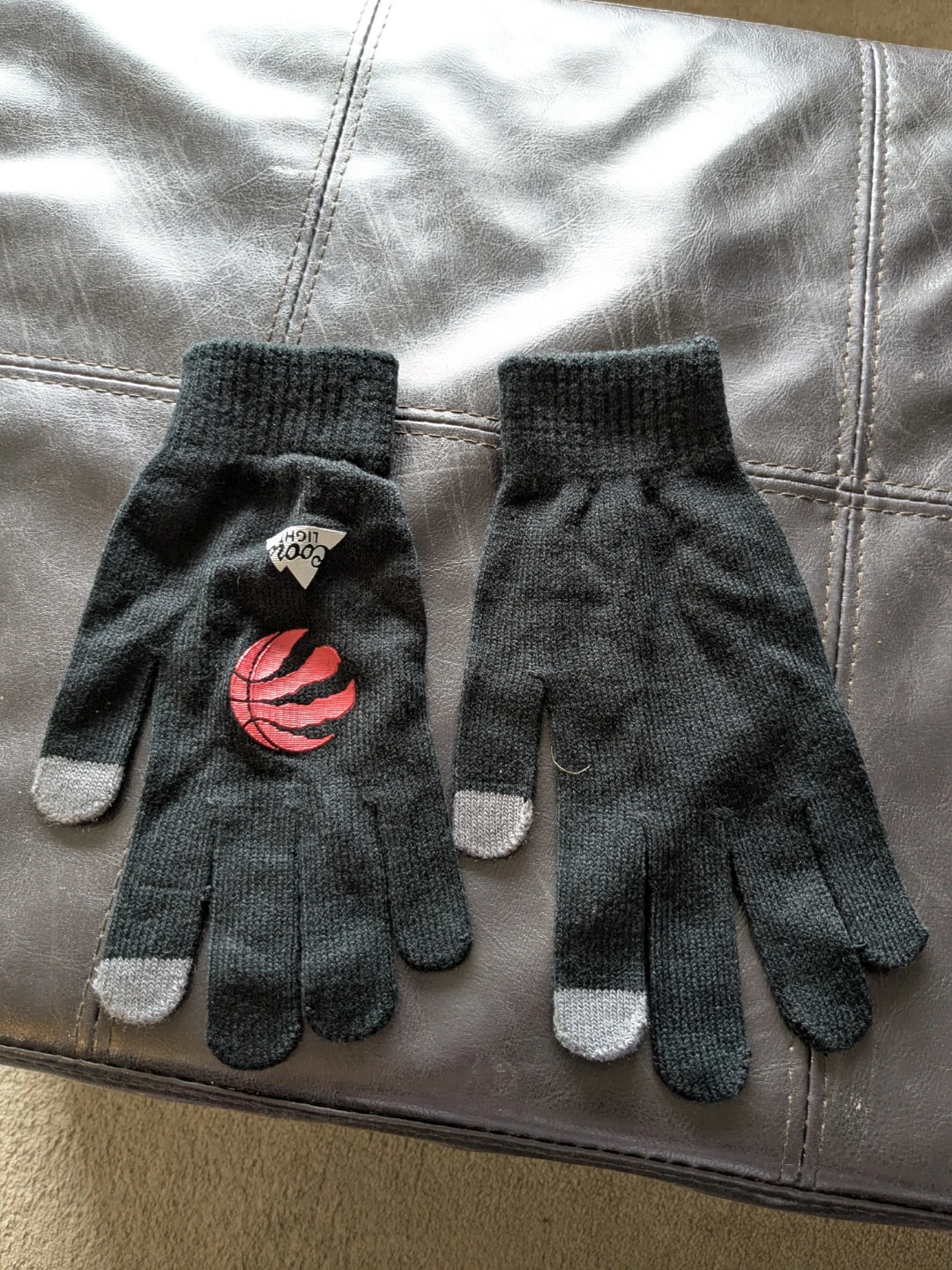 Toronto Raptors & Coors Light Toques and Gloves - photo 2
