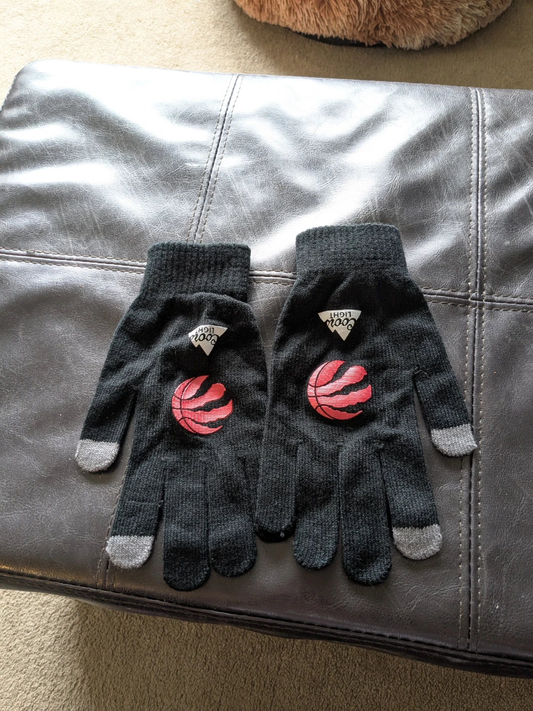 Toronto Raptors & Coors Light Toques and Gloves - photo 3
