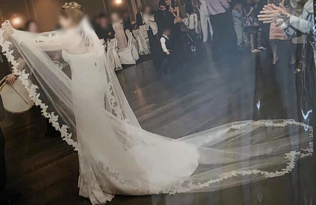 White lace trim wedding veil