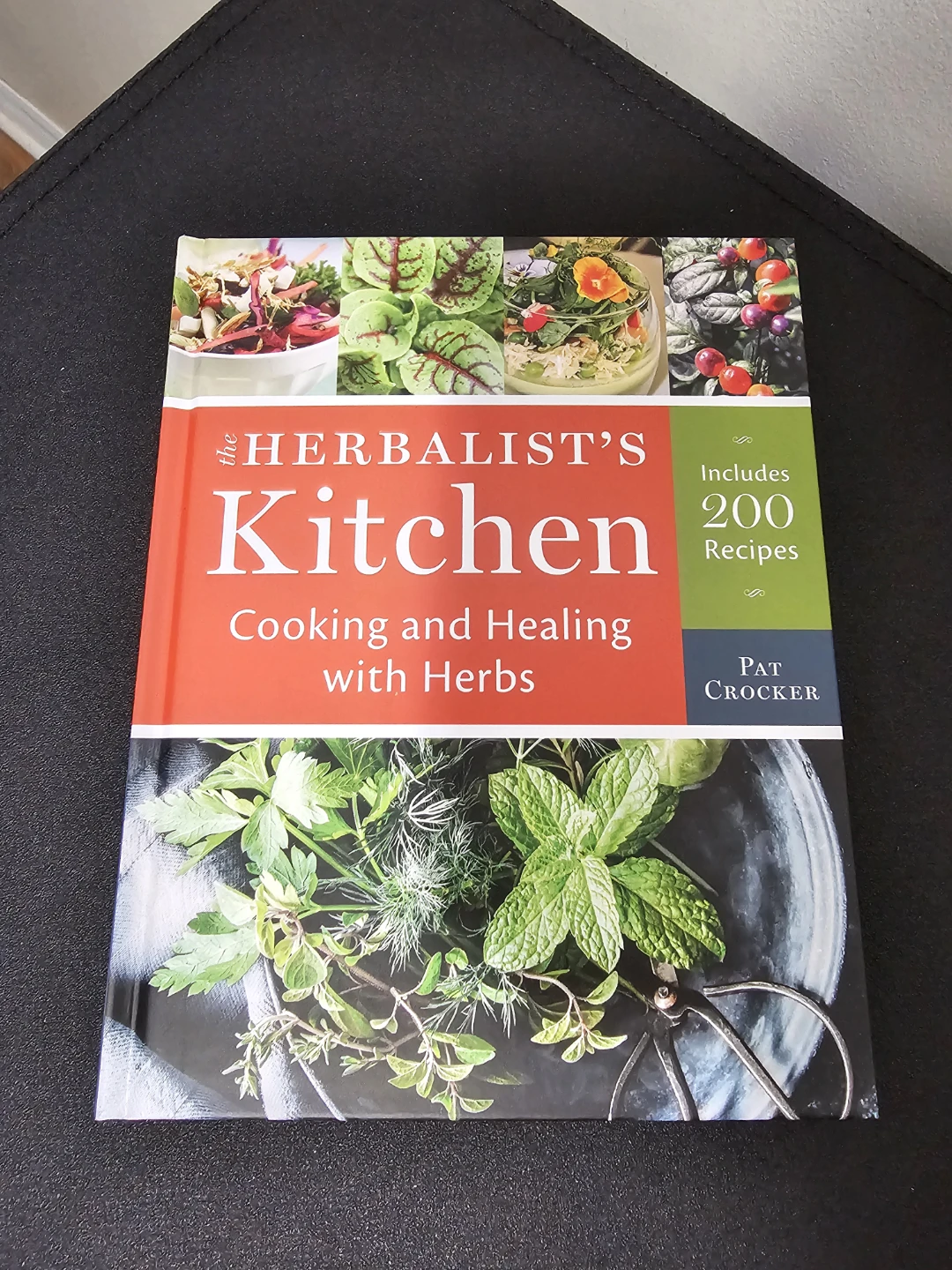 the HERBALIST'S KITCHEN Cookbook 📖 🪙