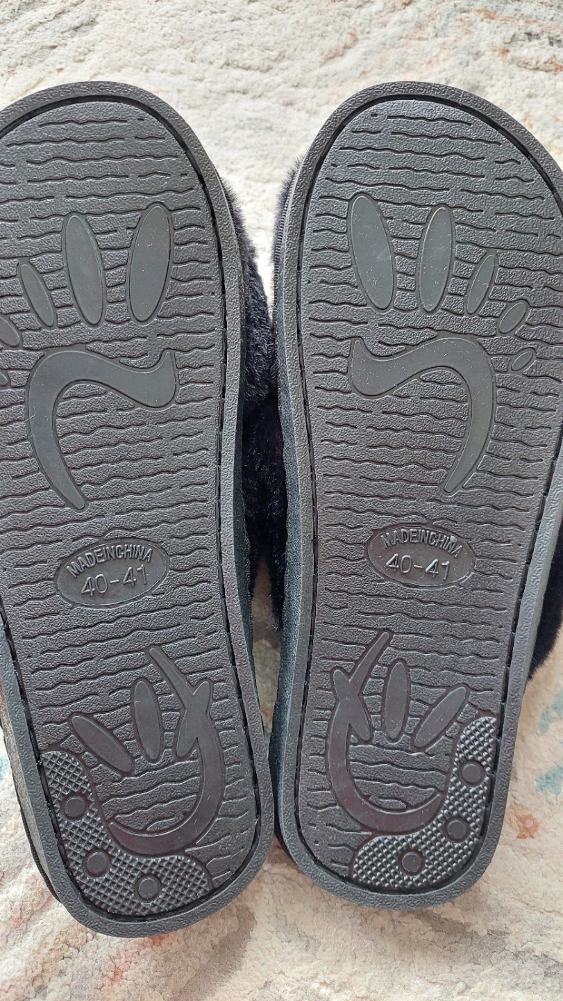 Black Fuzzy Slippers La Mom Lulu Size 40-41 - photo 2