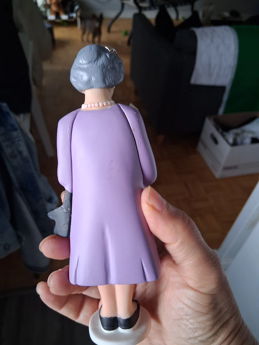 Queen Elizabeth II Figurine - photo 3
