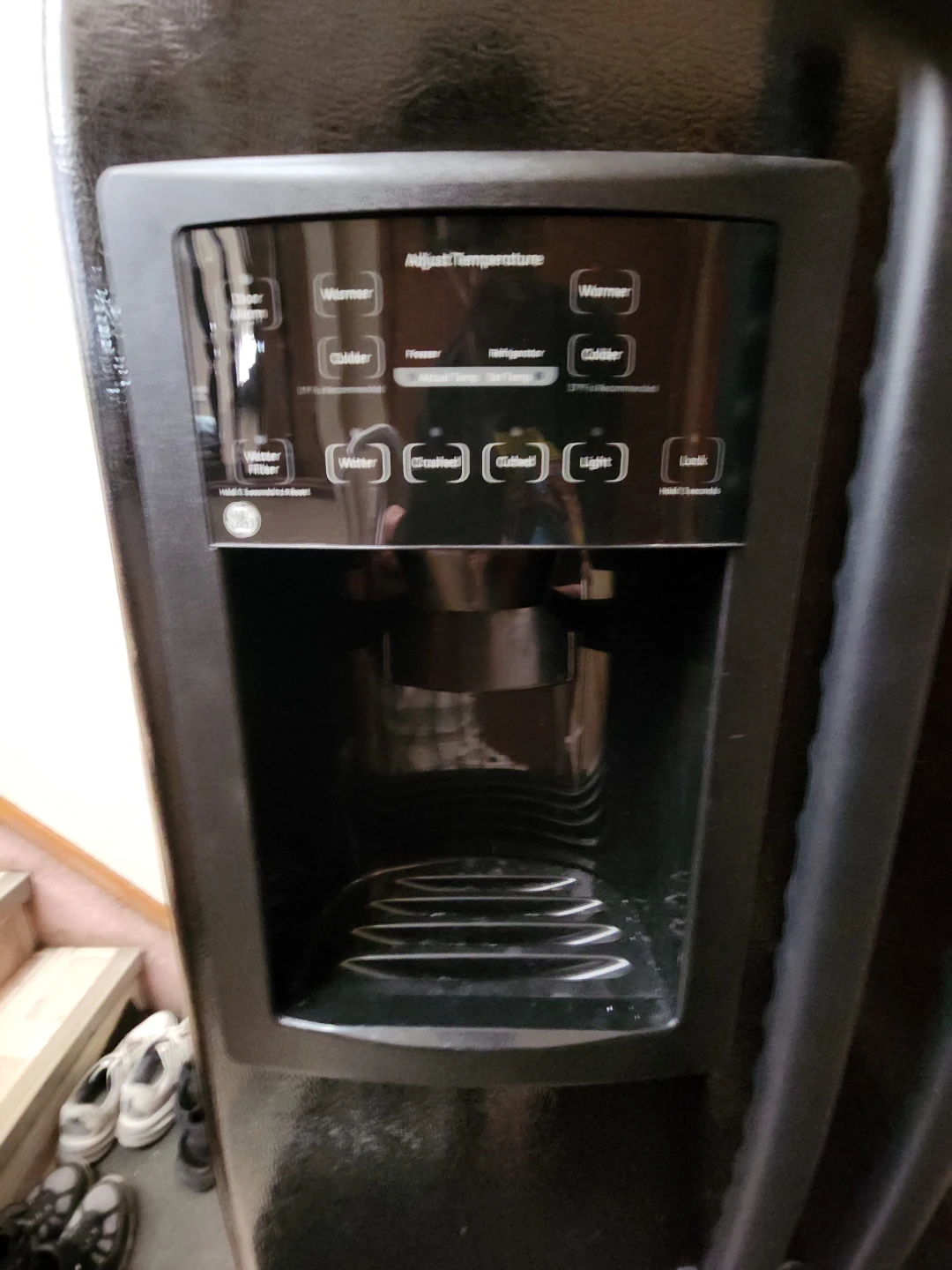 GE Side-by-Side Refrigerator - photo 3