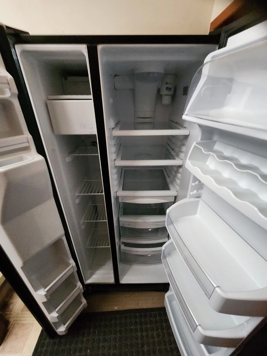GE Side-by-Side Refrigerator - photo 4