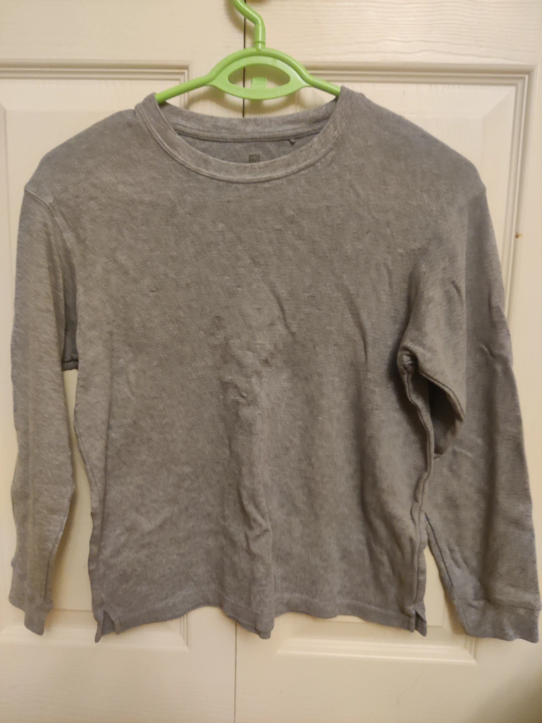 Uniqlo Grey Long Sleeve T-Shirt - Size 9-10 (no 3)