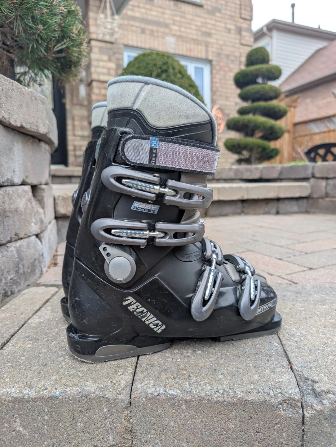 Tecnica Entryx SP Ski Boots - size 24 - 24.5
