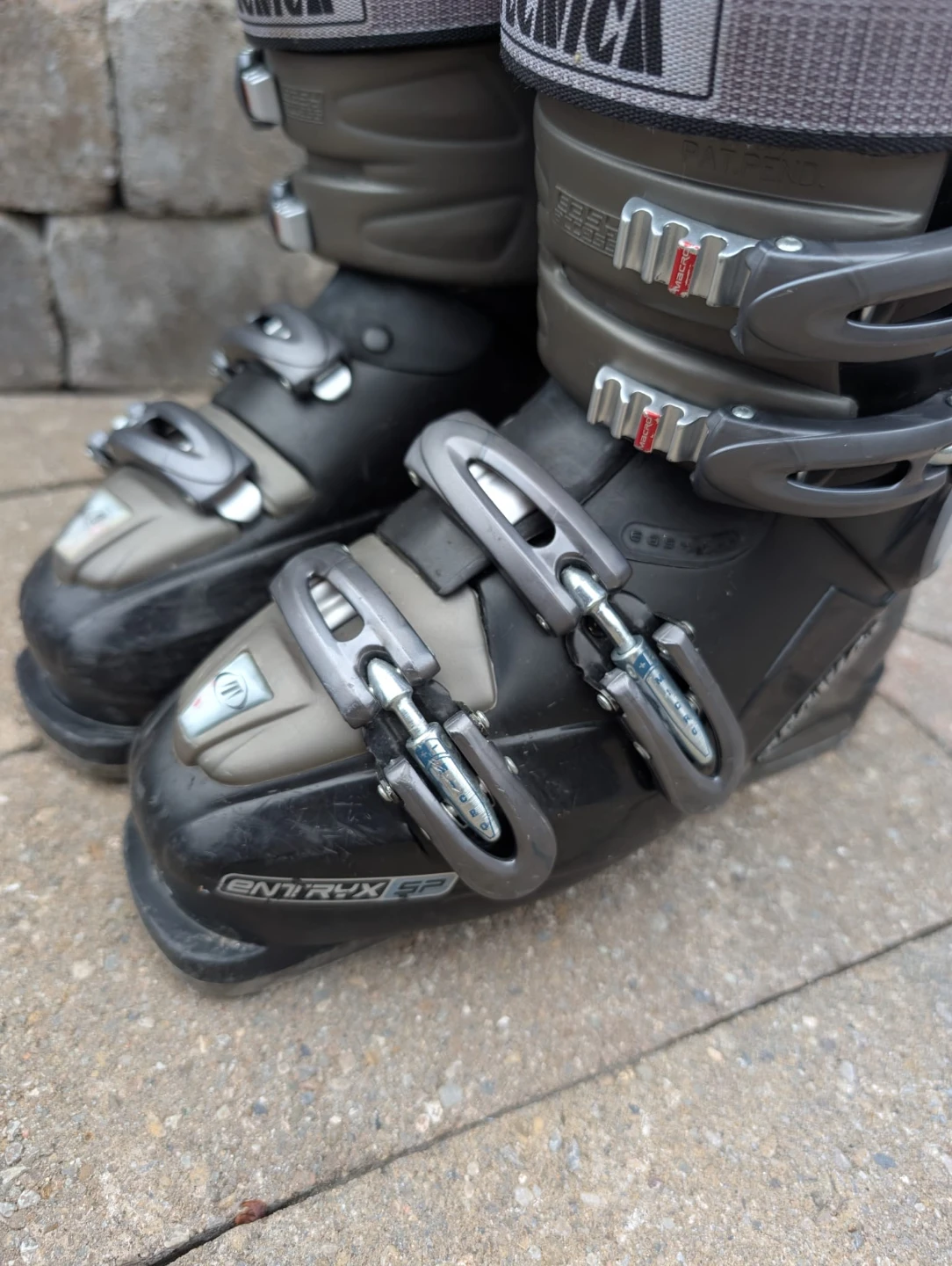 Tecnica Entryx SP Ski Boots - size 24 - 24.5 - photo 4