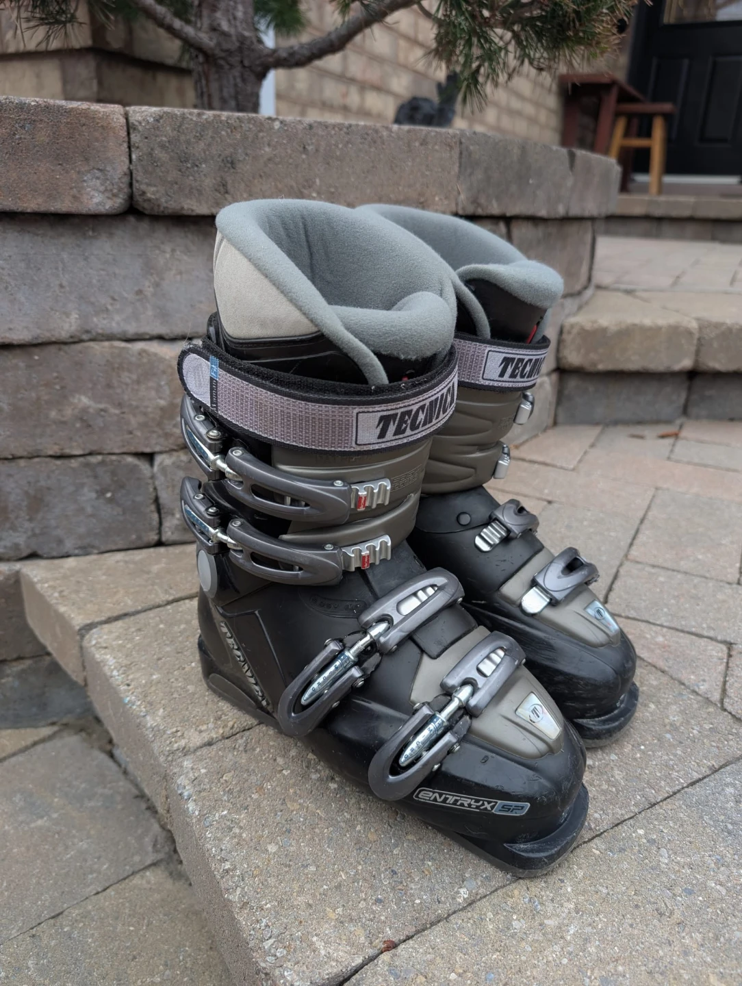 Tecnica Entryx SP Ski Boots - size 24 - 24.5 - photo 5