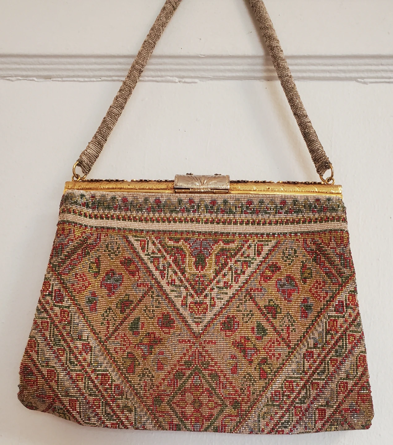 Vintage Beaded Handbag with Ornate Clasp - photo 2