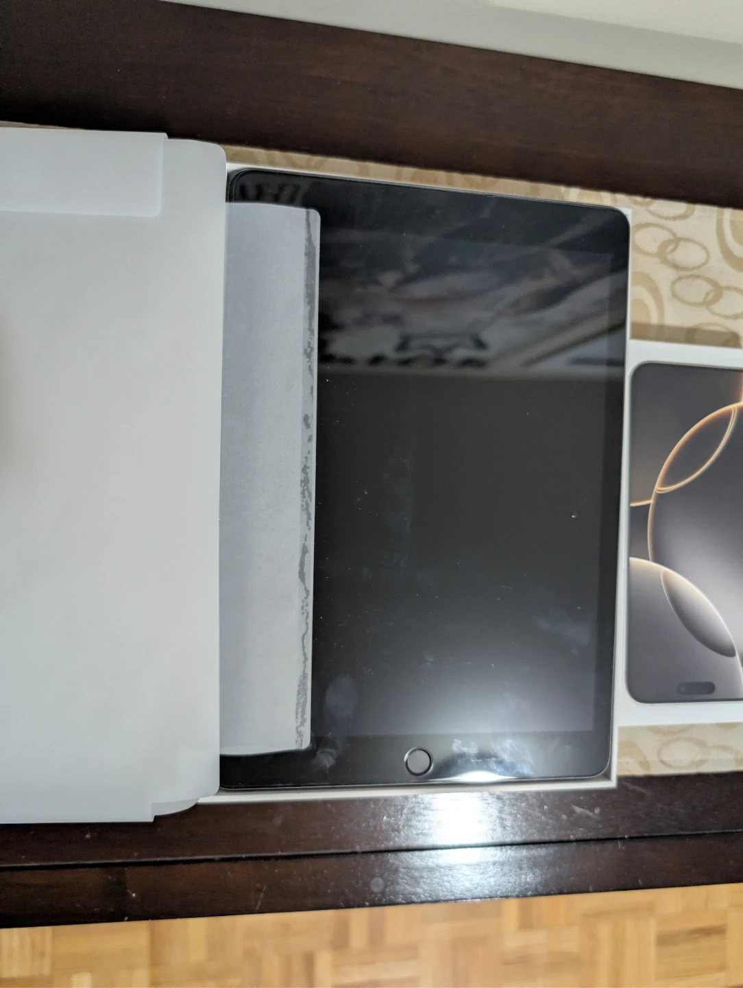 Good condition 64 Apple iPad 9th Gen - photo 2