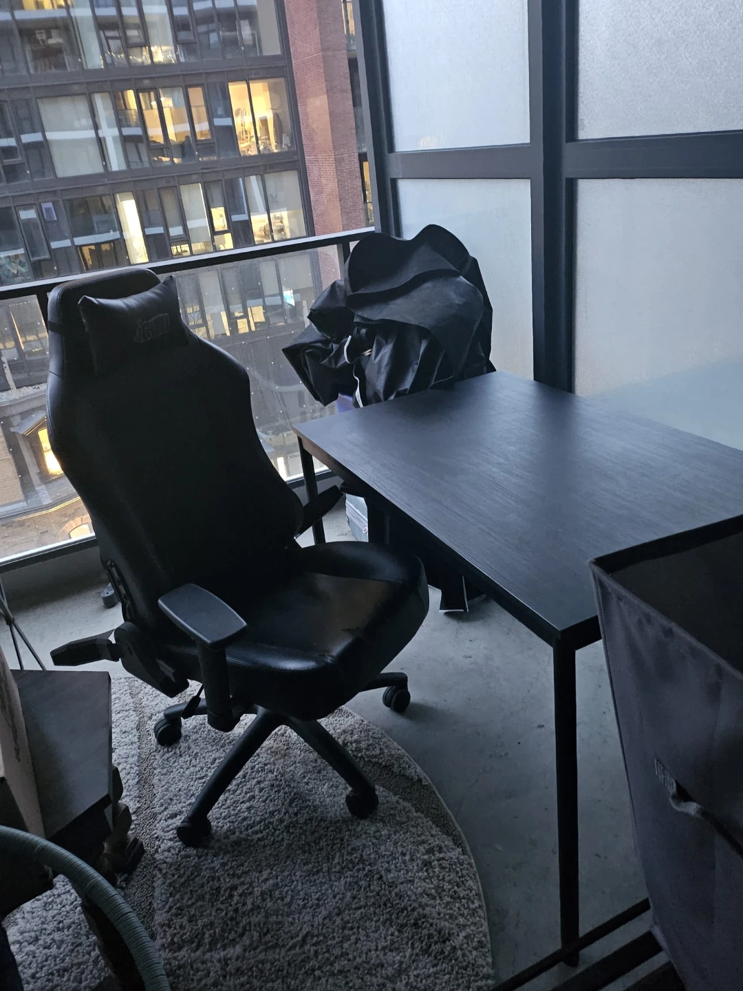 Black Gaming Chair with IKEA table - photo 2