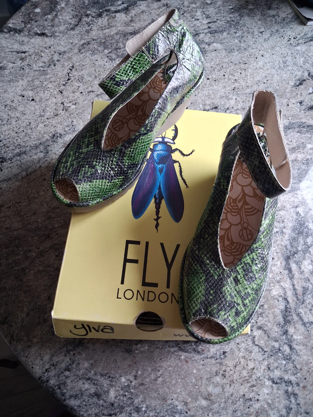 FLY LONDON Green Snake Print Wedge Peep-Toe Shoes - photo 3
