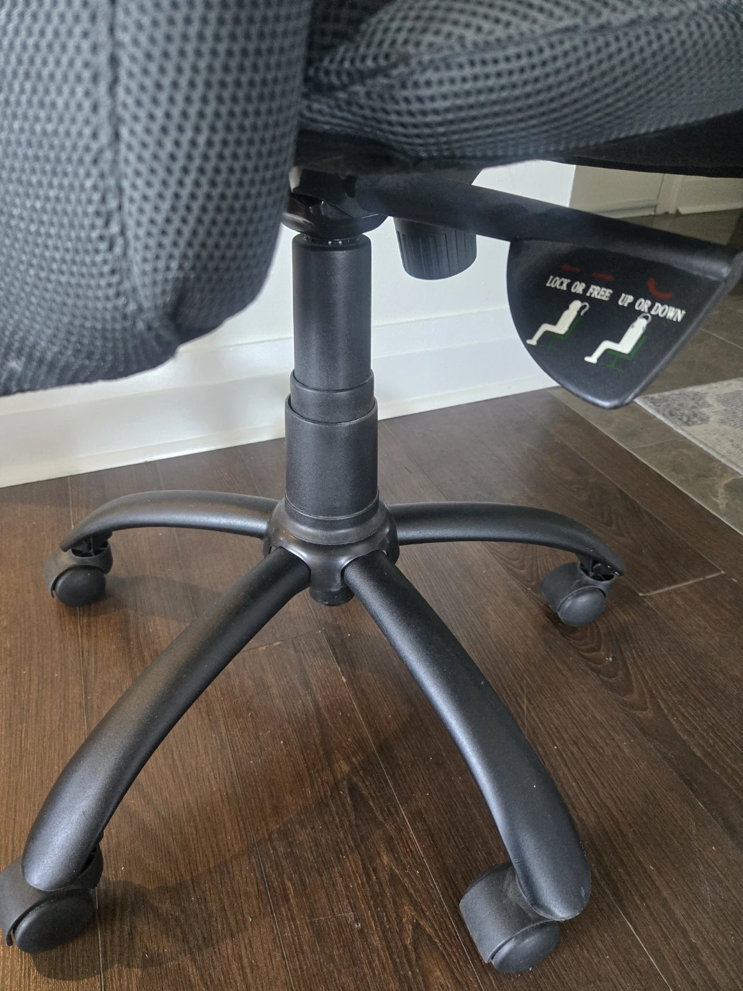 Black Office Chair - photo 4