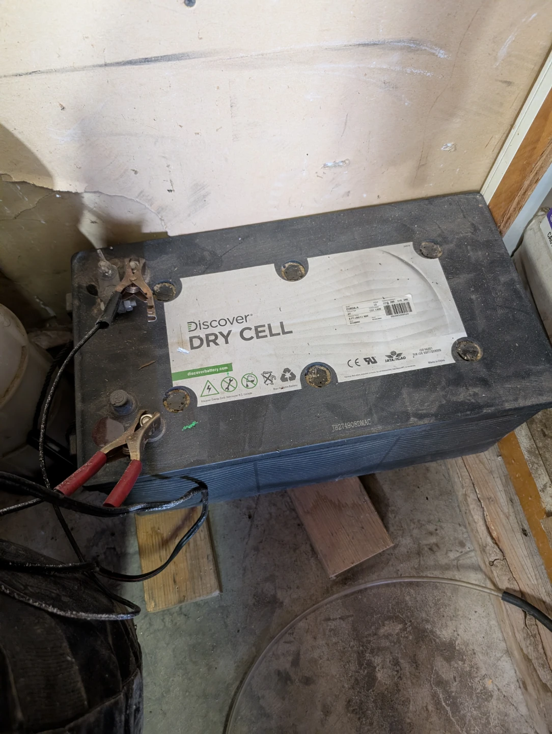 Dry cell RV battery like new