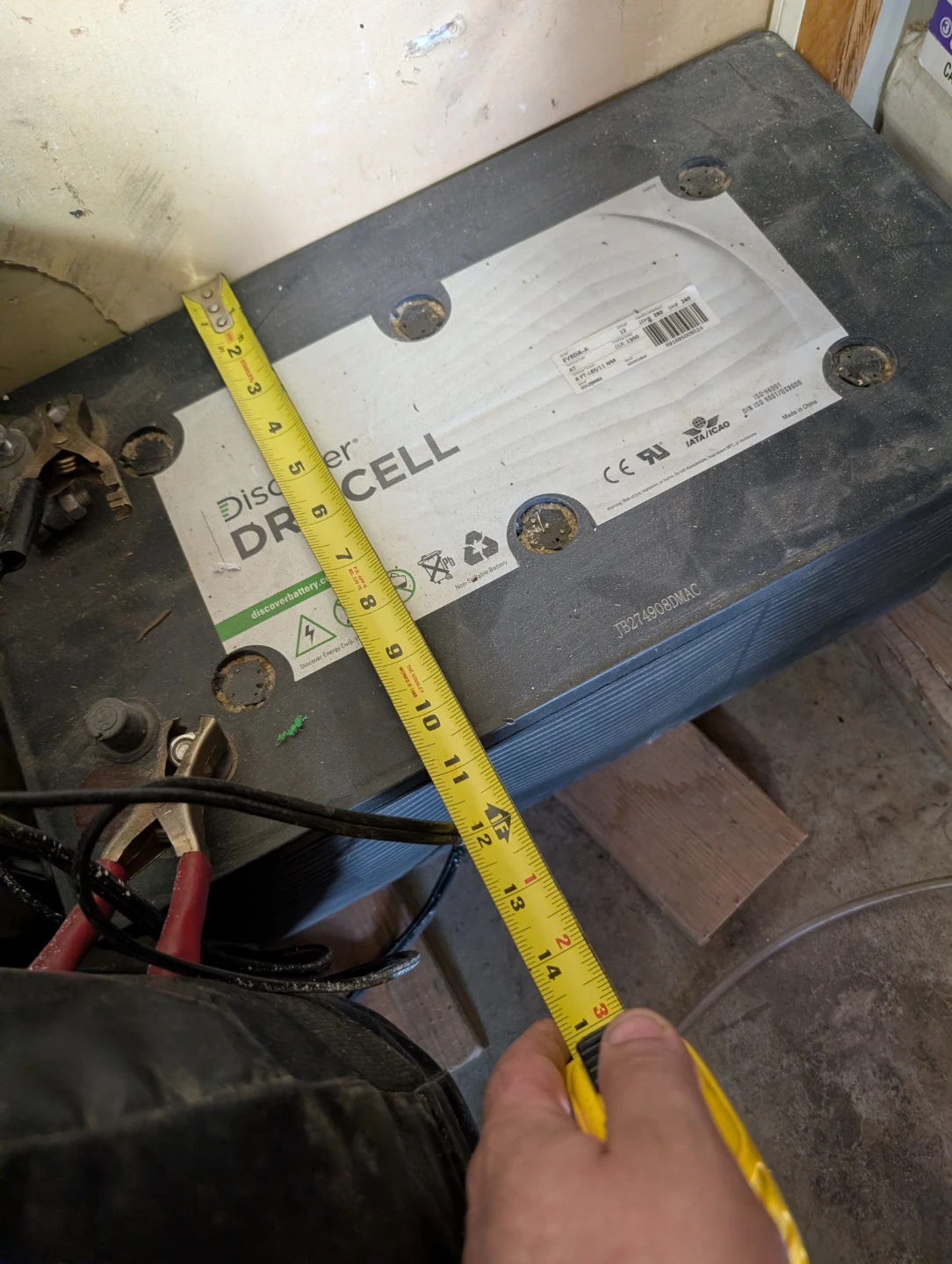 Dry cell RV battery like new - photo 3