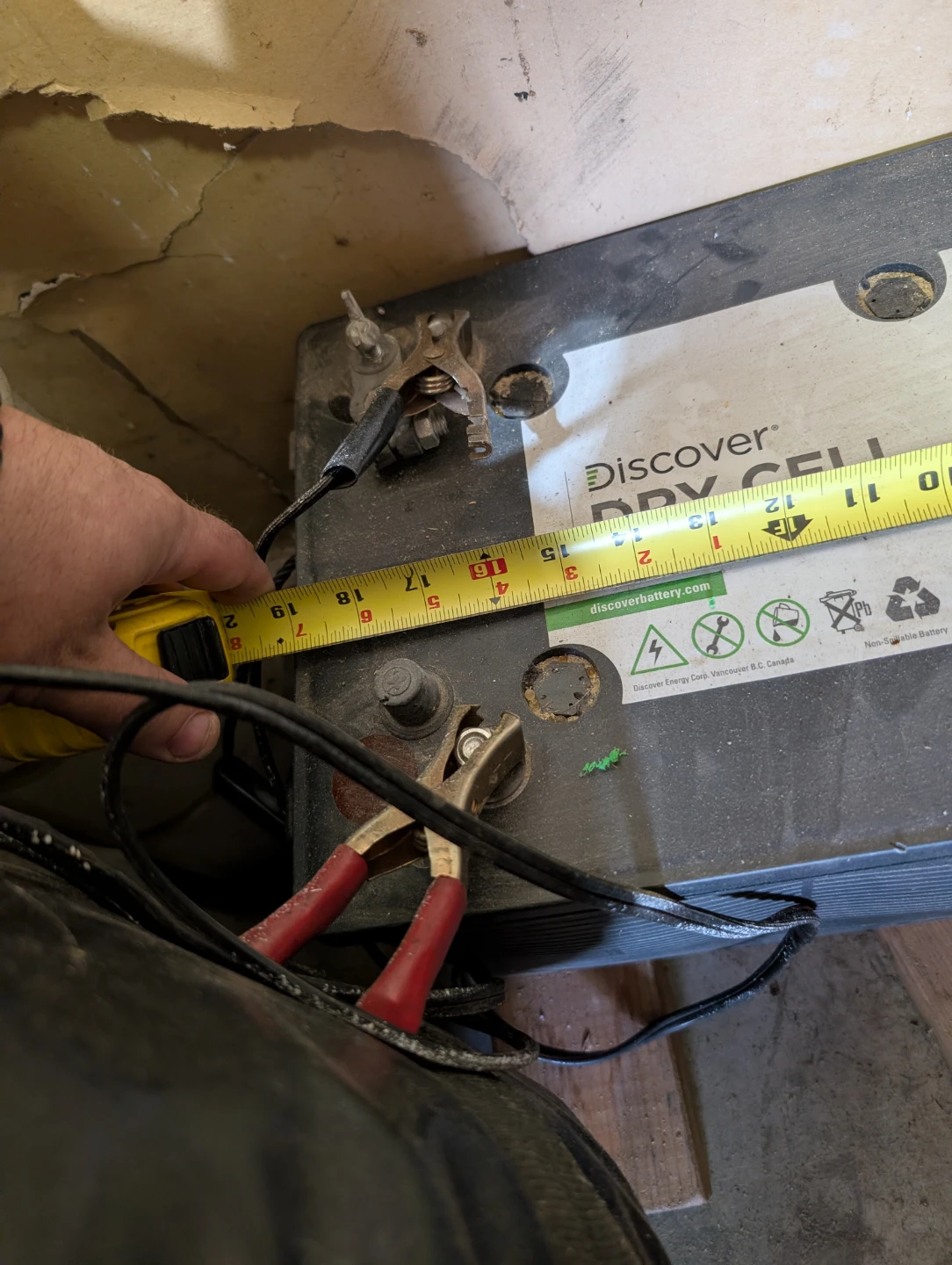 Dry cell RV battery like new - photo 4