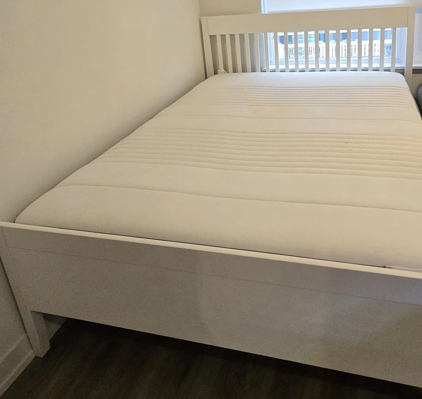 Queen sized Bed  [Moving out sale 🚚]
