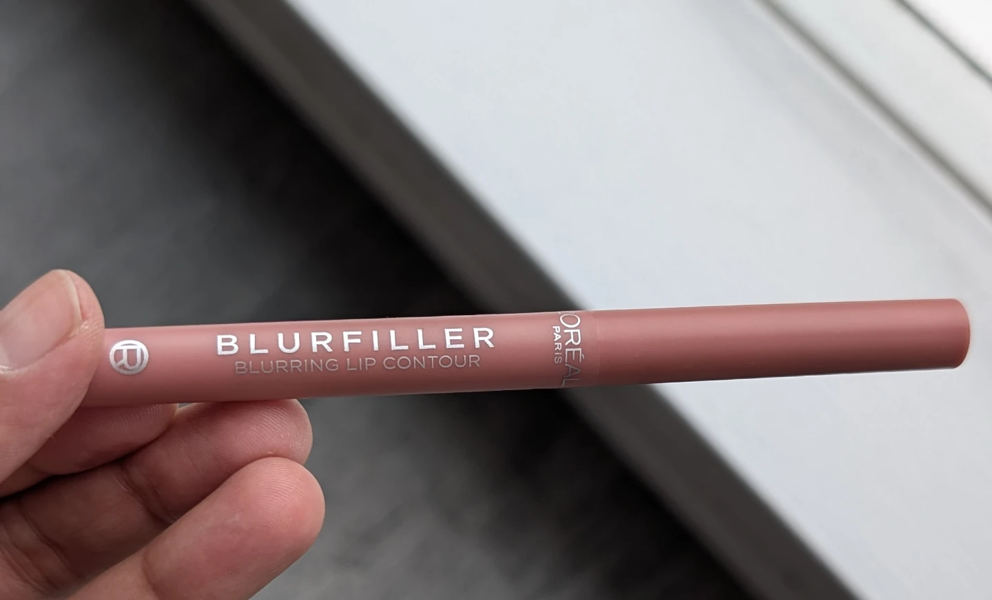 L'Oréal Paris BlurFILLER Blurring Lip Contour Liner - Worth It - photo 3