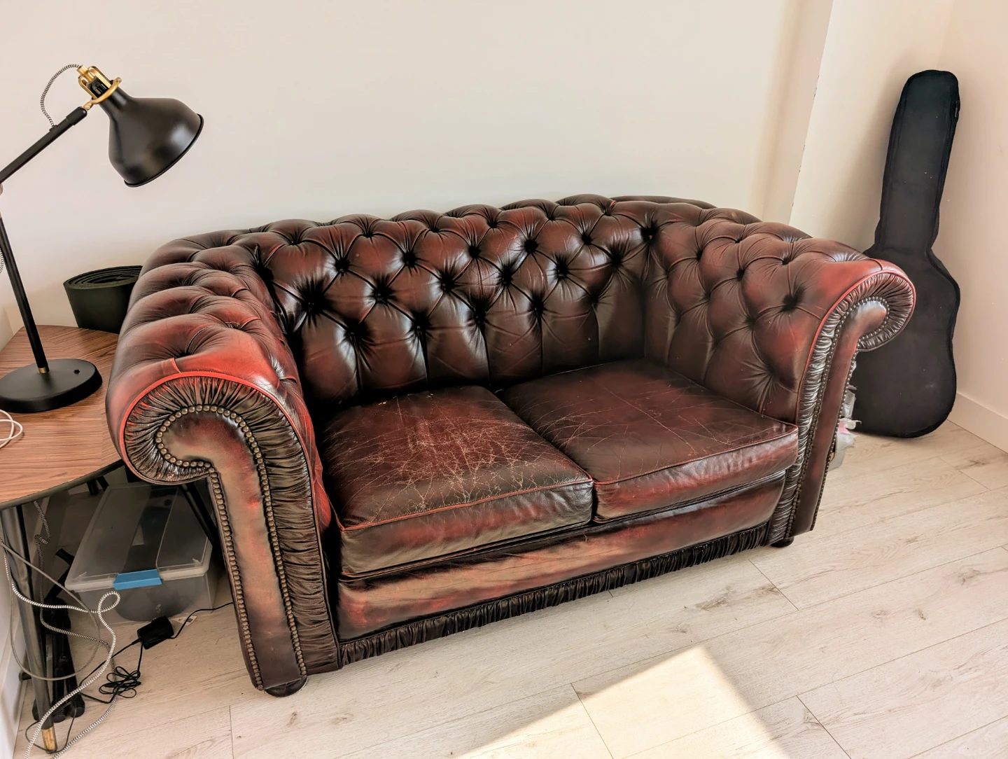 Antique Oxblood Leather Chesterfield Loveseat - photo 2