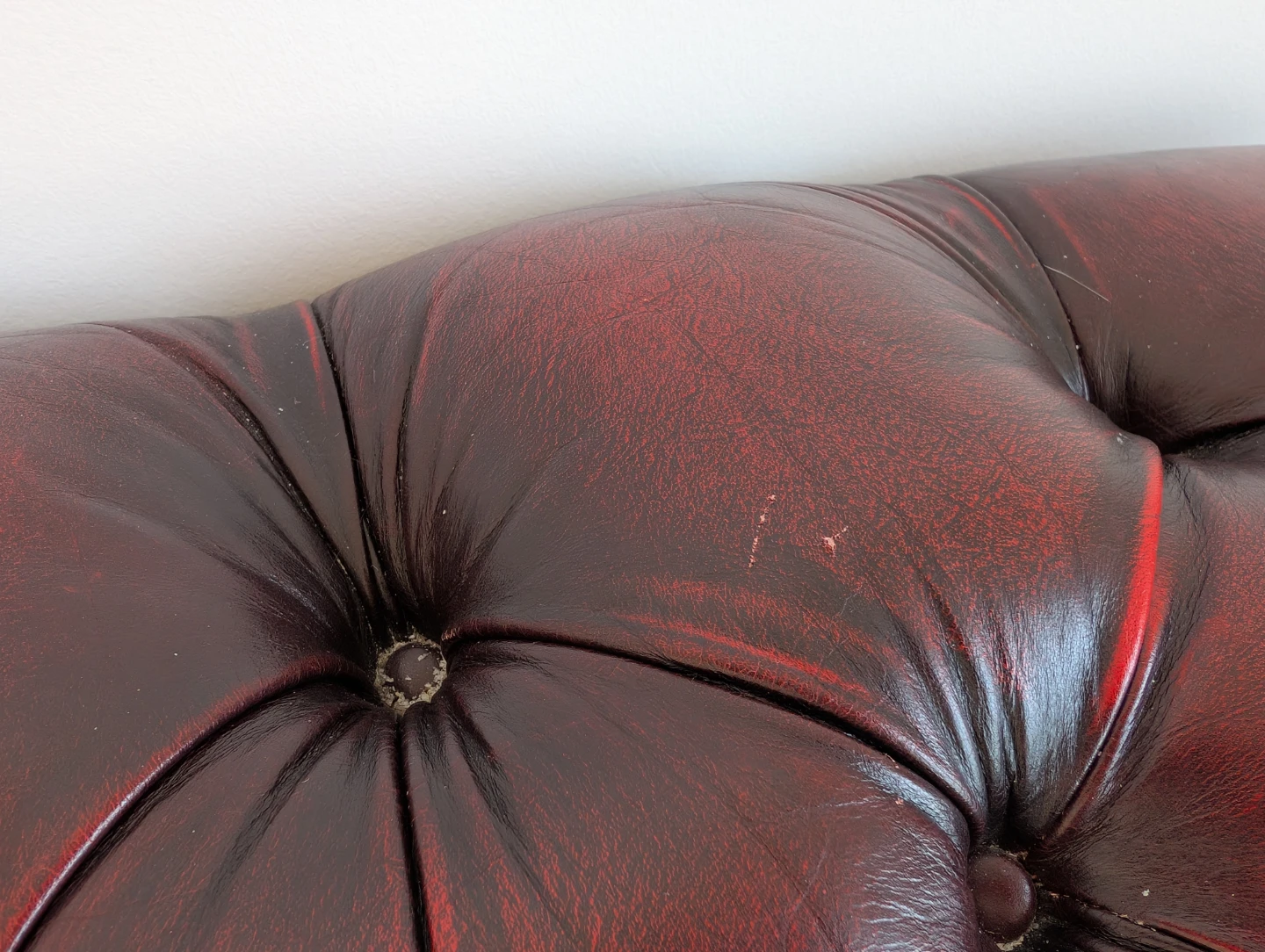 Antique Oxblood Leather Chesterfield Loveseat - photo 5