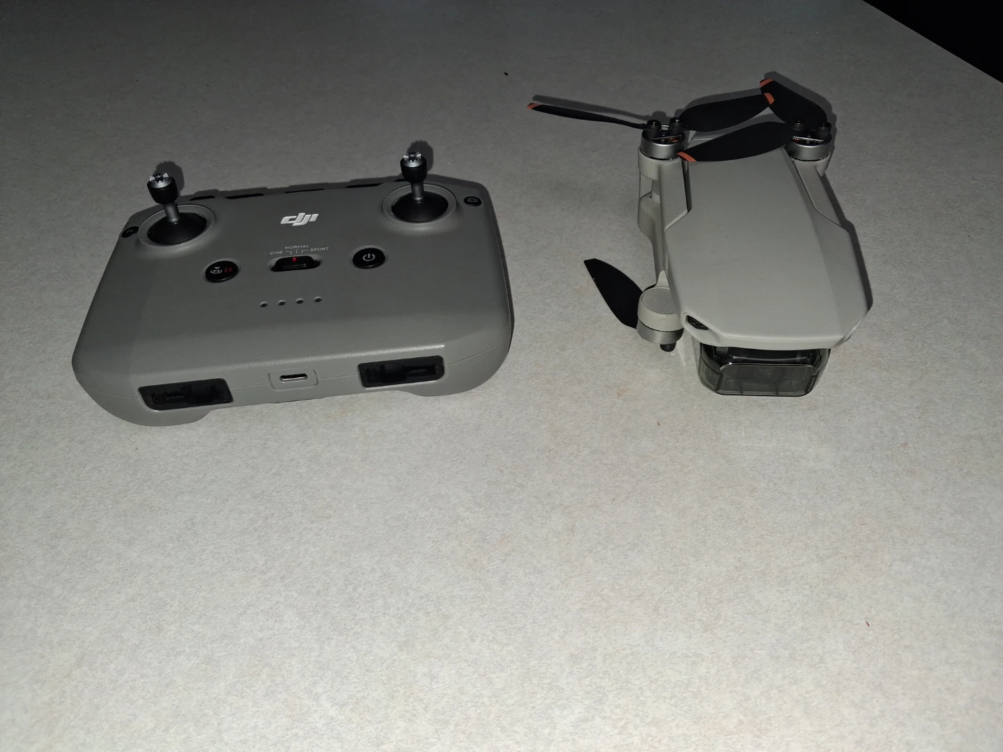 DJI Mini 2 SE Drone with Controller and Accessories - photo 2