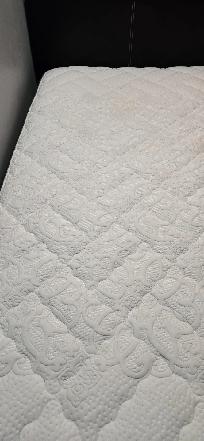 Queen size bed and white mattress on sale - photo 5