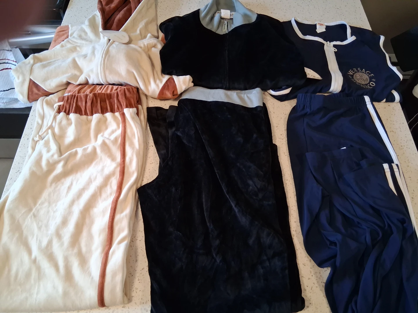 Closet cleanout!! Womens LARGE clothing - photo 4