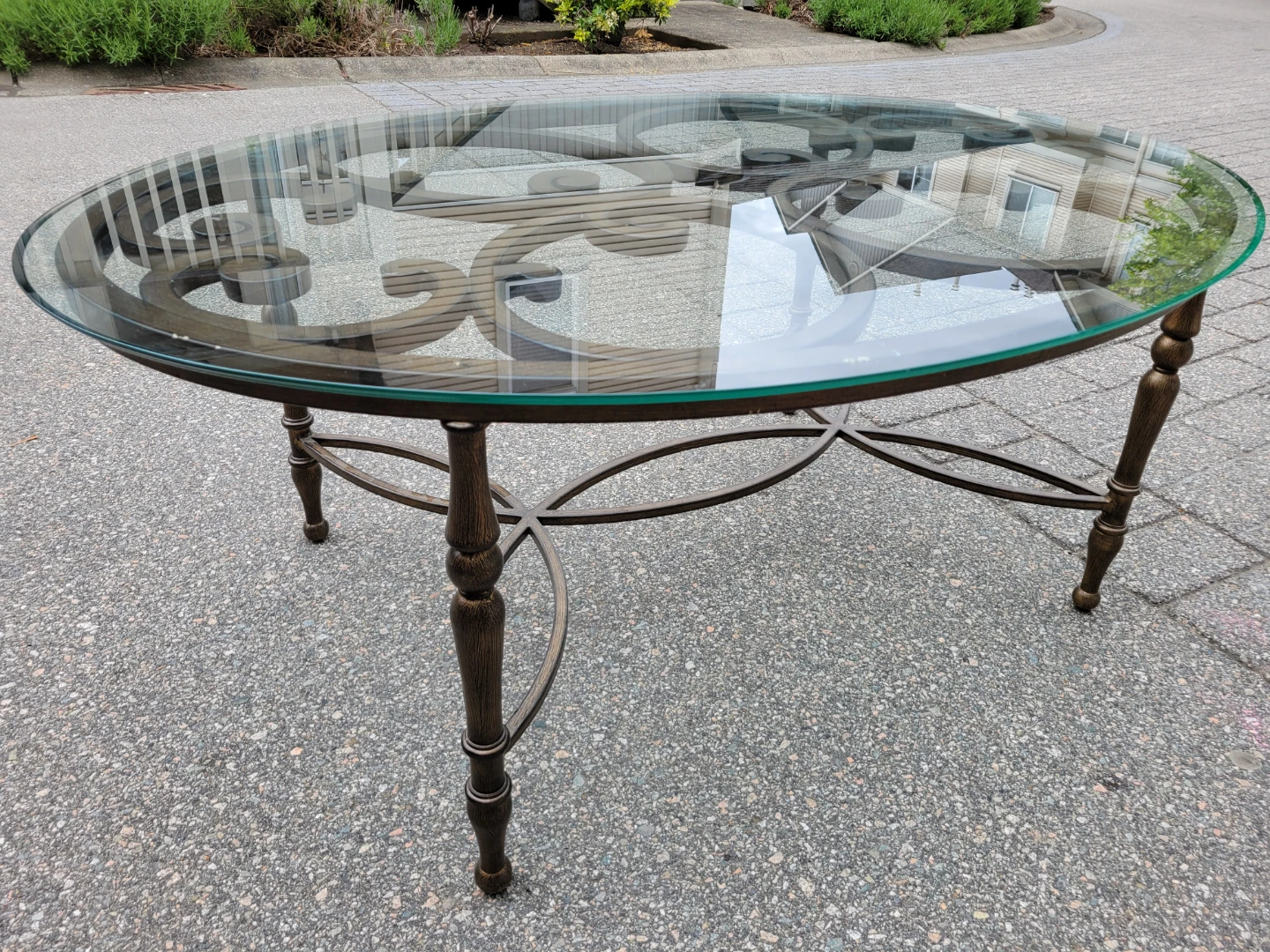 Beautiful Classic traditional oval coffee table.