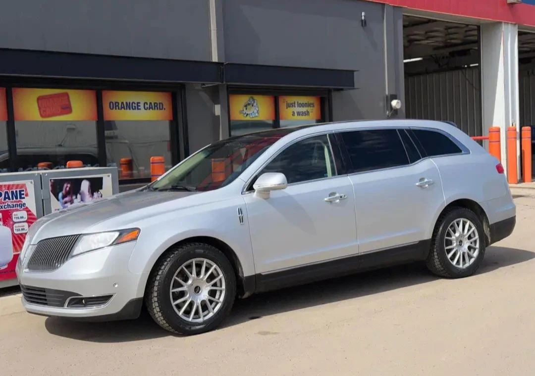 2014 Lincoln MKT – AWD –
