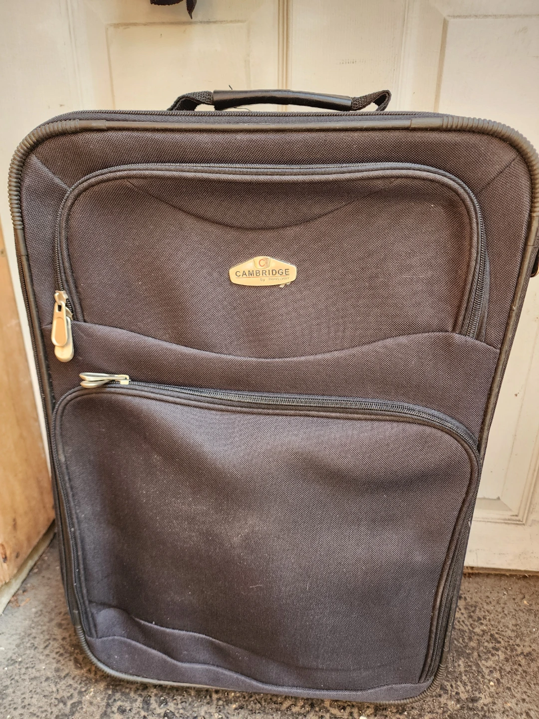Cambridge Black Rolling Suitcase